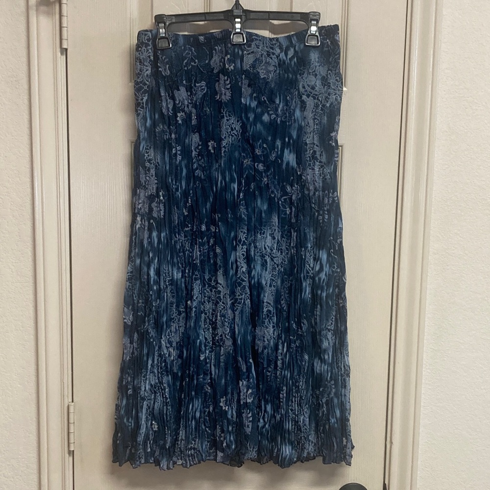 Christopher & Banks Midi Length Floral Blue Crinkle Skirt Size L